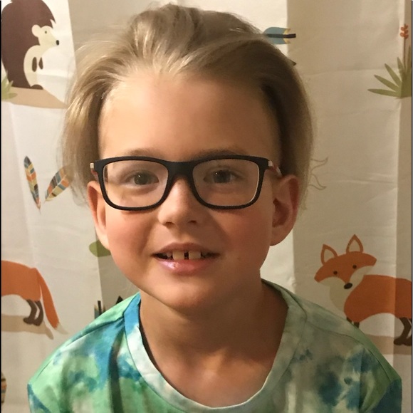 Meet your Poshers, Bobbie and Jesse - Picture 3 of 8